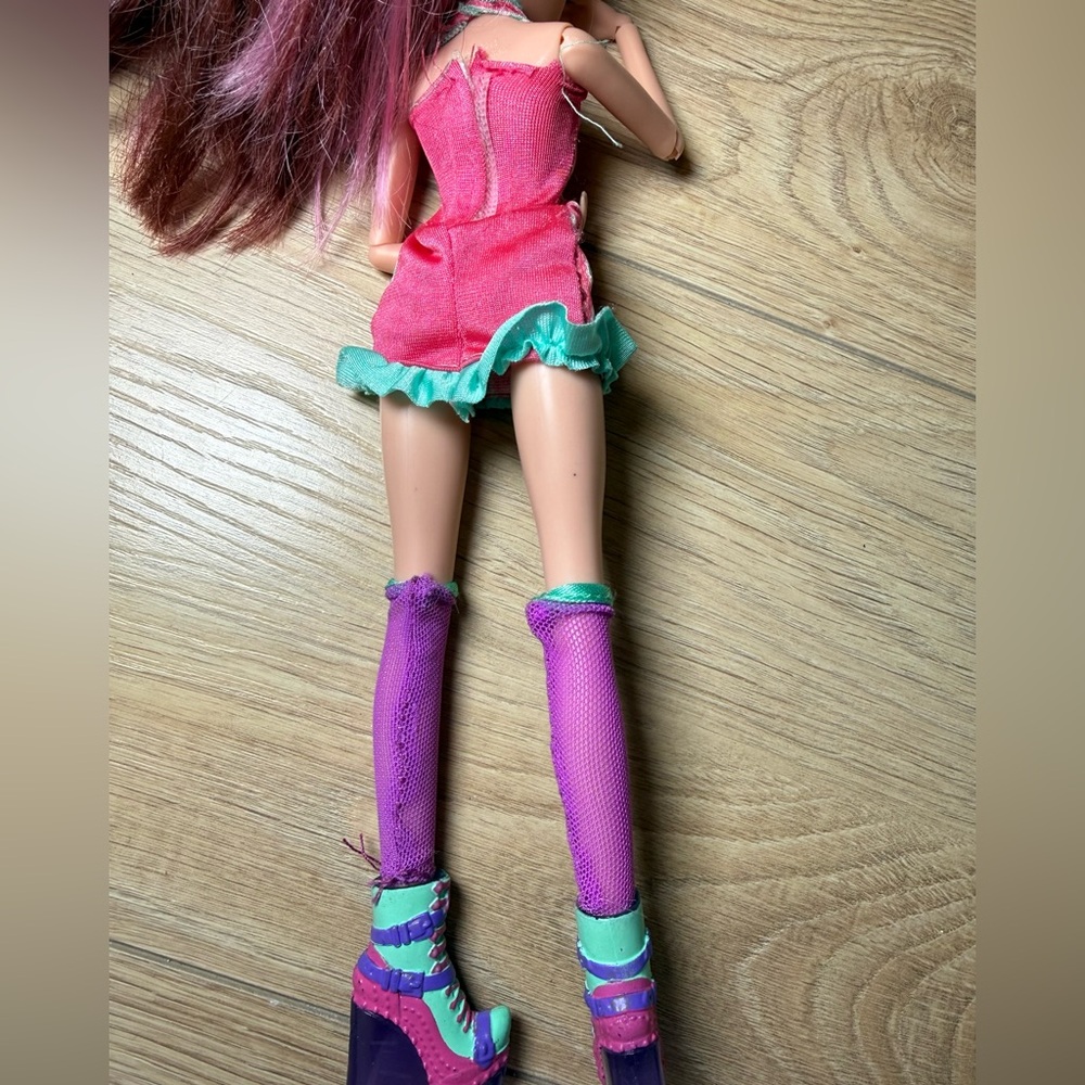 Bratz Action Heroz Phoebe - Picture 4 of 6
